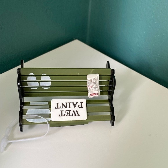 VINTAGE 1994 Acme Miniature Fridge Magnet Wet Paint Bench Green Black *flaw* - Picture 3 of 7